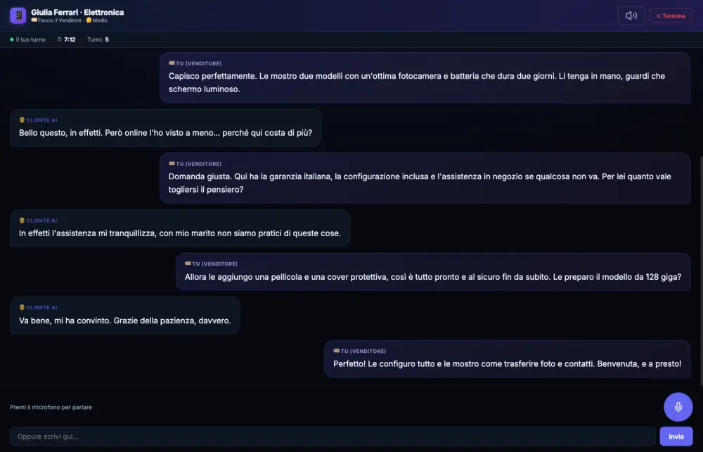 Conversazione in SimVendita AI tra un addetto e una cliente virtuale che chiede perché il prezzo è più alto che online